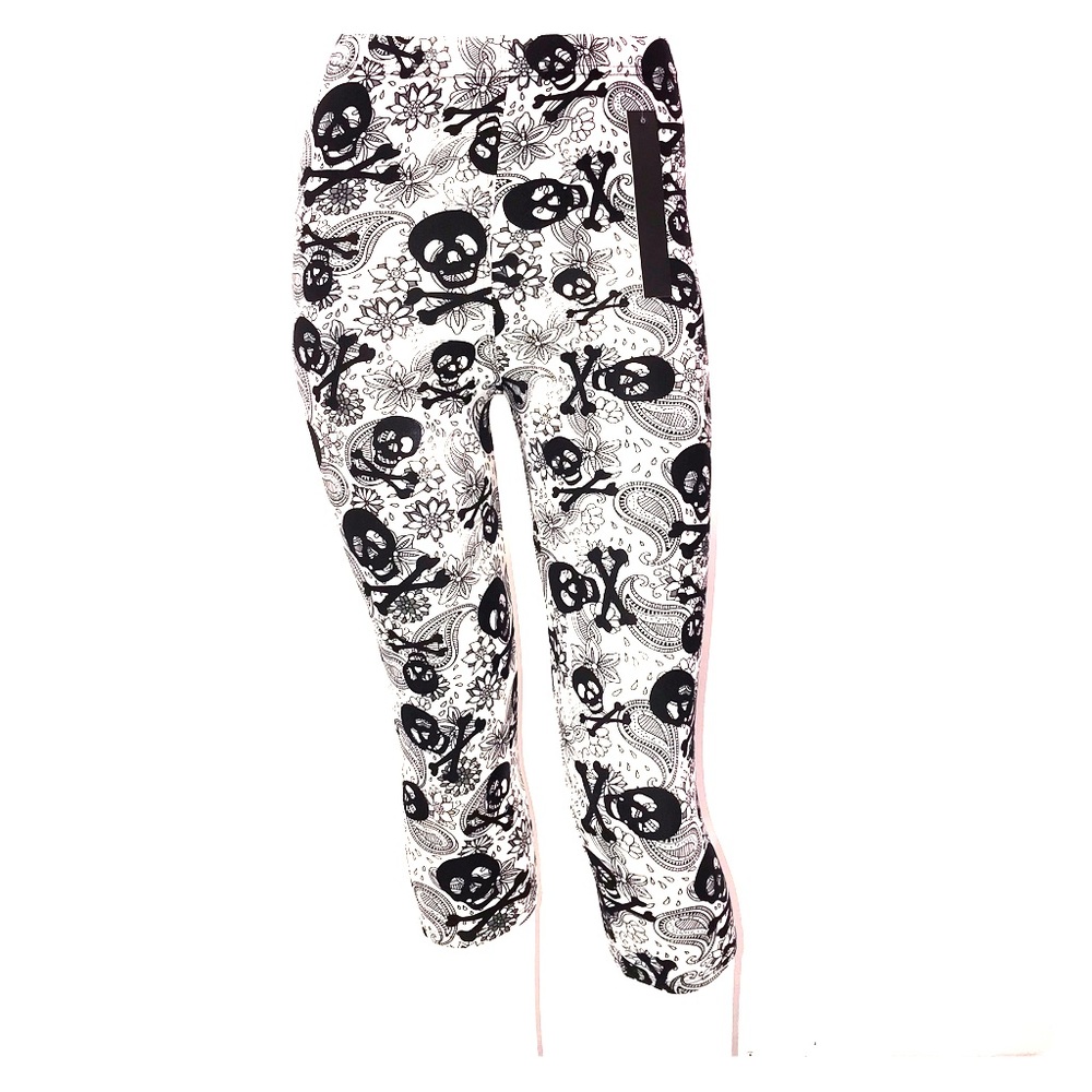 Super cute buttery soft black/white skulls Capris
